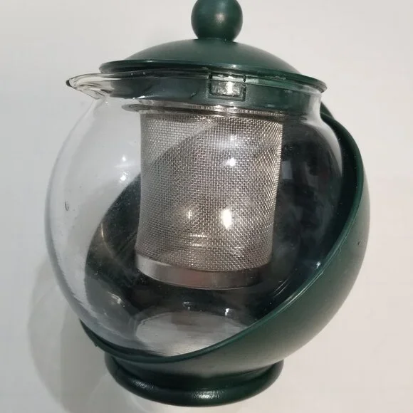 Tea maker (2 total). One in green and the other in ligher green - Picture 3 of 11